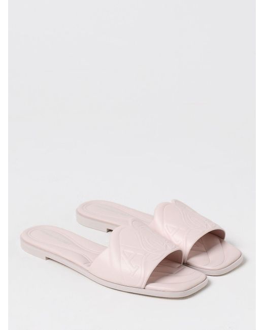 Sandales plates Alexander McQueen en coloris Pink