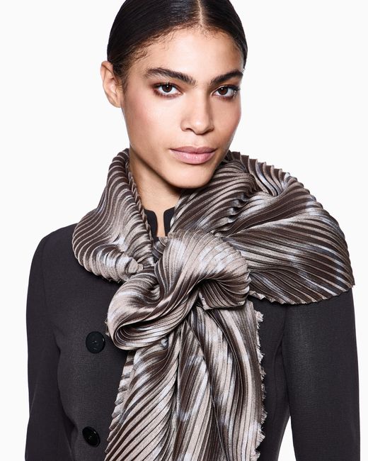 Giorgio Armani Gray Plissierter Schal Aus Seiden-Mischung