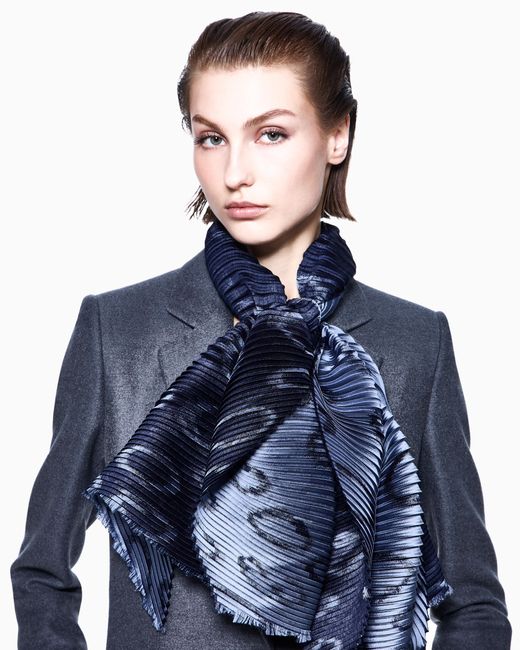 Bufanda De Mezcla De Seda Plisada Giorgio Armani de color Blue