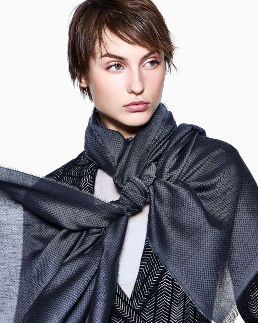 Giorgio Armani Blue Stola Aus Kaschmir, Modal, Baumwolle Und Seide