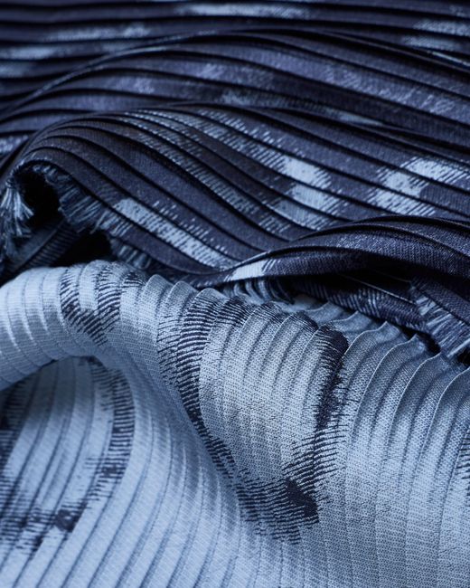 Bufanda De Mezcla De Seda Plisada Giorgio Armani de color Blue