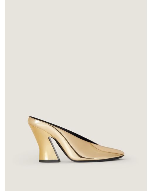 Mule con tacco Sculpted in pelle effetto specchio di Givenchy in Natural