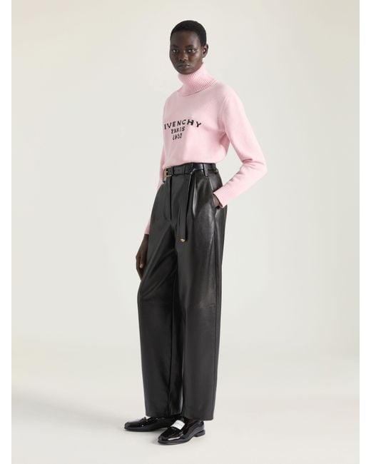 Pullover dolcevita in lana e cachemire con Paris 1952 di Givenchy in Pink