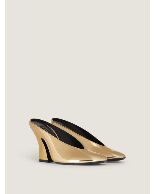 Mule con tacco Sculpted in pelle effetto specchio di Givenchy in Natural