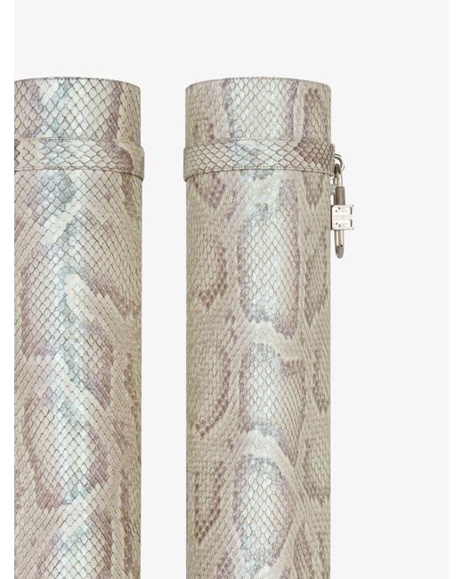 Stivali Shark Lock in pitone effetto perlato di Givenchy in White