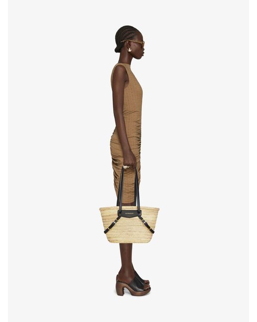 Cesto Voyou modello piccolo in rafia di Givenchy in Natural