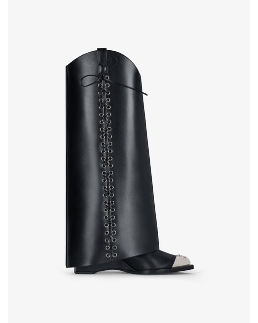 Stivali Shark Lock Cowboy in pelle effetto corsetto di Givenchy in Black