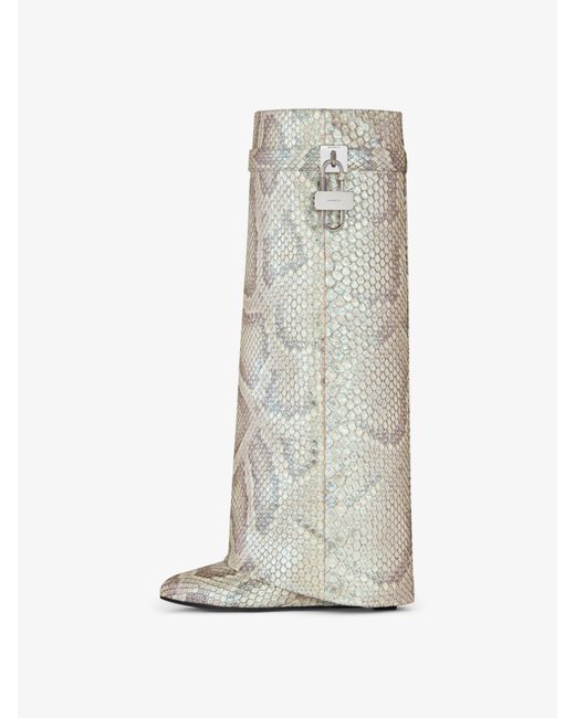 Stivali Shark Lock in pitone effetto perlato di Givenchy in White