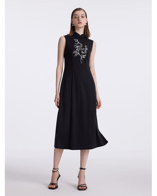 GOELIA Black New-Chinese Style Embroidered Qipao Midi Dress