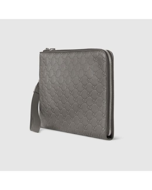Pouch Gg Emblem Misura Media di Gucci in Gray da Uomo