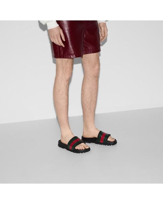 メンズ Gucci ウェブストライプ ラバープールサンダル Black