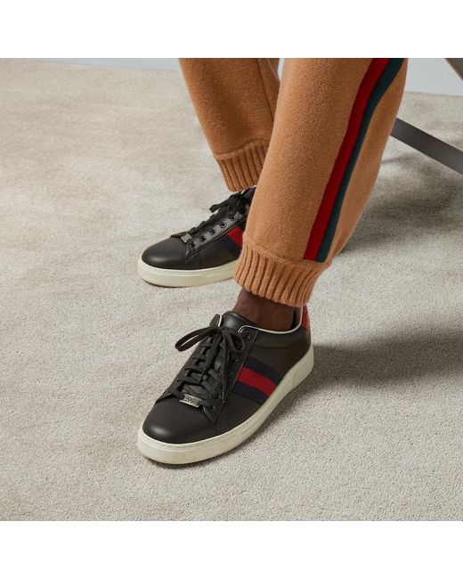 Sneakers in pelle nera con dettagli web firmati di Gucci in Black da Uomo