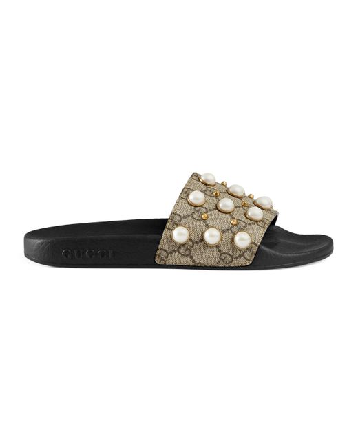 Sandalo slider in GG Supreme con perle di Gucci in Natural