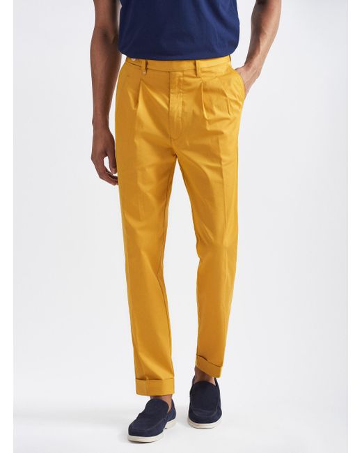 Pantaloni in twill leggero con doppia pince di Gutteridge in Yellow da Uomo