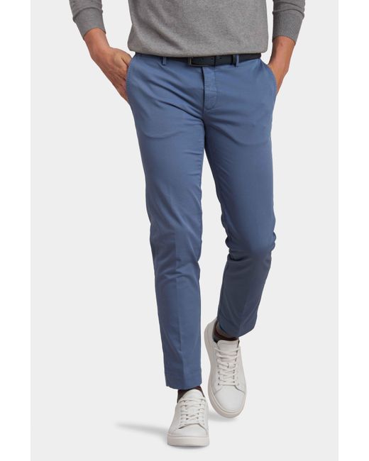 Pantaloni chino in twill di cotone stretch di Gutteridge in Blue da Uomo