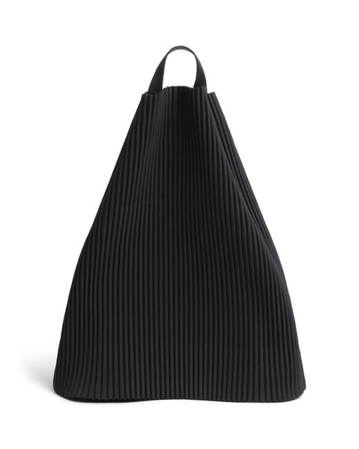 Homme Plissé Issey Miyake Drawstring Pleated Shoulder Bag in Black