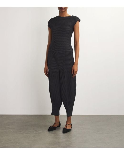 ⭐️プリーツプリーズタタミタンクトップ黒極美品⭐️ ISSEY MIYAKE(イッセイミヤケ) タンクトップ(レディース) - 海外