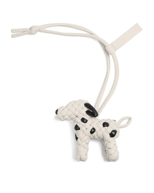 Bottega Veneta 犬型チャーム ラムスキン ホワイト Bottega Veneta Lambskin Woven Dalmatian Charm in White | Lyst