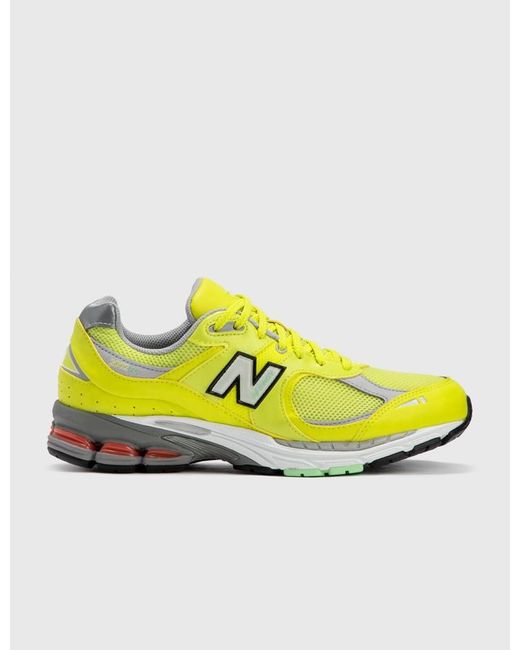 New Balance Synthetic 2002r in Yellow for Men Lyst