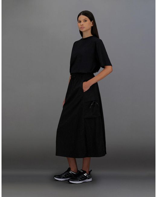 GONNA LAMINAR IN TECH-CRINCLE ED EXTRALIGHT STRETCH di Herno in Black