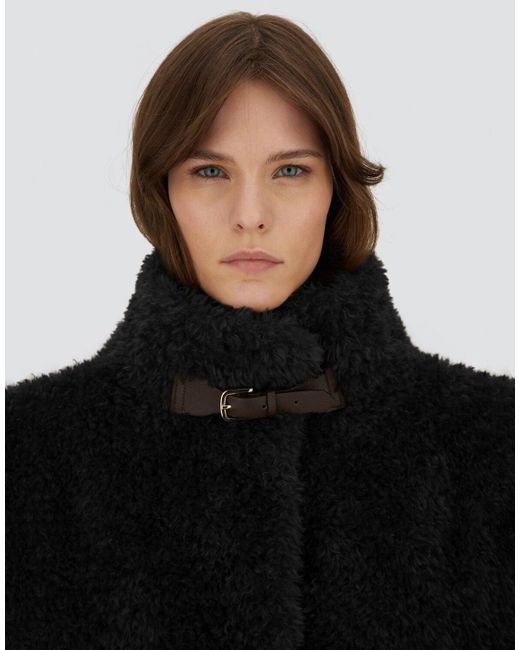 Herno Black Cape Aus Curly Alternative Fur