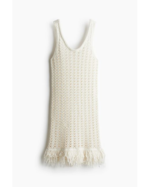 H&M White Kleid in Ajourstrick mit Fransenbesatz