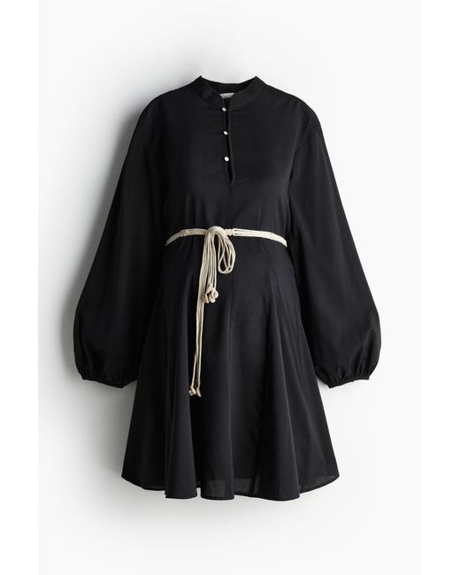 H&M Black MAMA Kleid mit Makrameegürtel