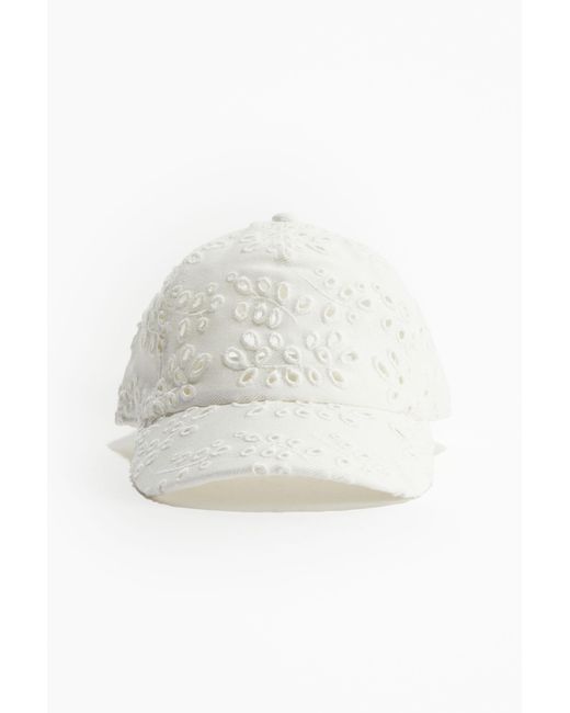 H&M White Cap mit Broderie Anglaise
