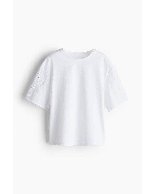 H&M White T-Shirt mit Broderie Anglaise am Ärmel