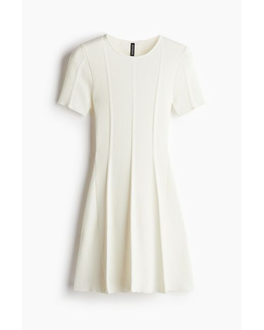 H&M Ribgebreide Jurk Met Uitlopende Rok in het White