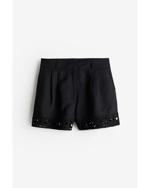 H&M Black Shorts mit Besätzen im Häkellook