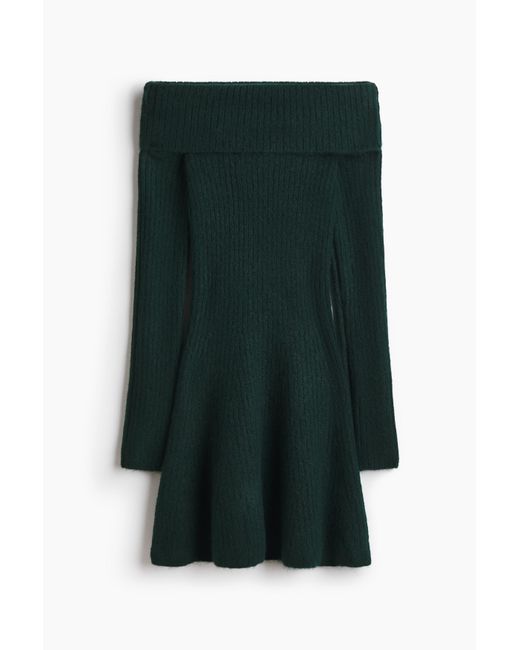 H&M Green Off-Shoulder-Kleid in Rippstrick