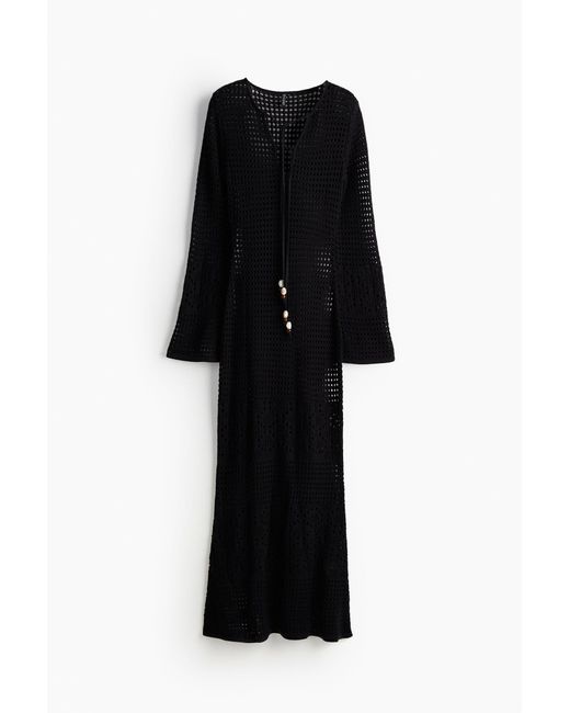 H&M Black Kleid in Ajourstrick mit perlenbesetzten Bändern