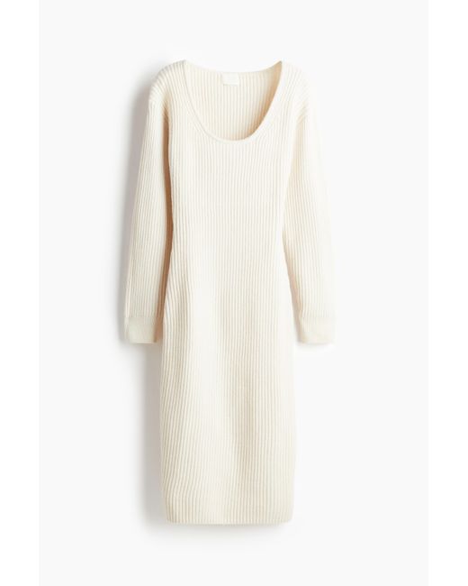 H&M White Geripptes Kleid mit U-Ausschnitt