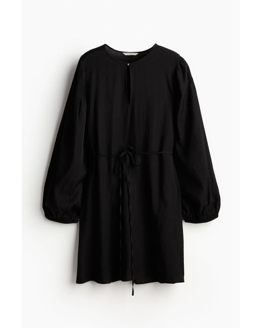Robe avec ceinture à nouer H&M en coloris Black
