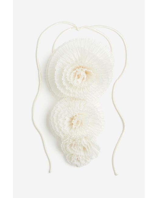 Collier écharpe/broche à fleurs H&M en coloris White