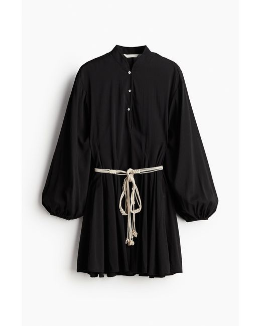 H&M Black Kleid mit Makramee-Gürtel
