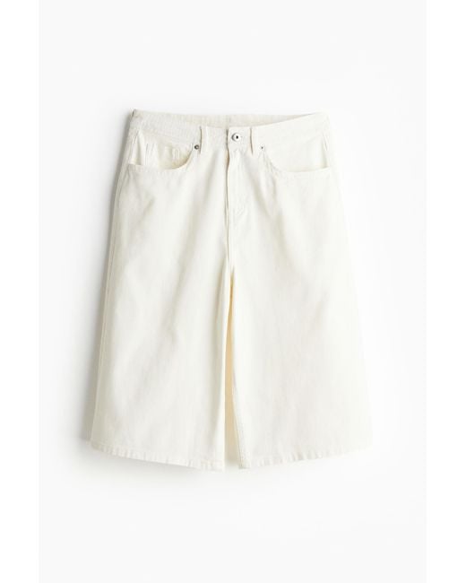 Short de longueur genou en twill H&M en coloris White