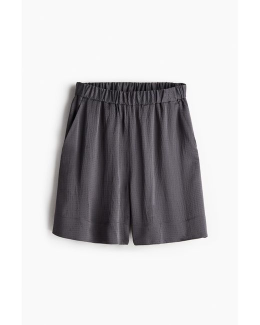 H&M Gray Shorts aus Seidenmischung