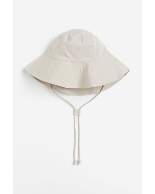 H&M White Bucket Hat mit Kinnbändern