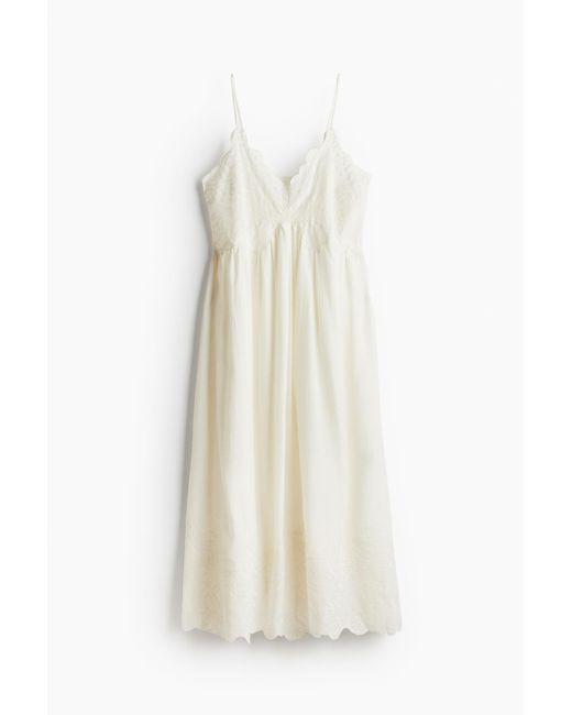 Robe brodee a bretelles fines H M en coloris Blanc Lyst
