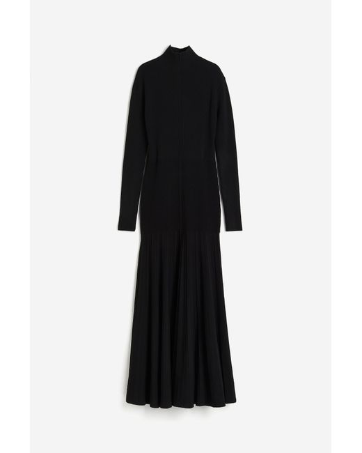 H&M Black Maxikleid mit Plisseejupe