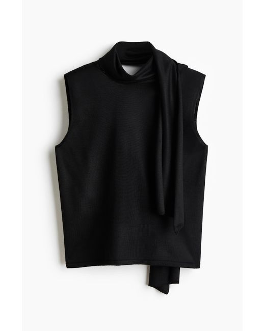 H&M Black Top mit Turtleneck und Schaldetail