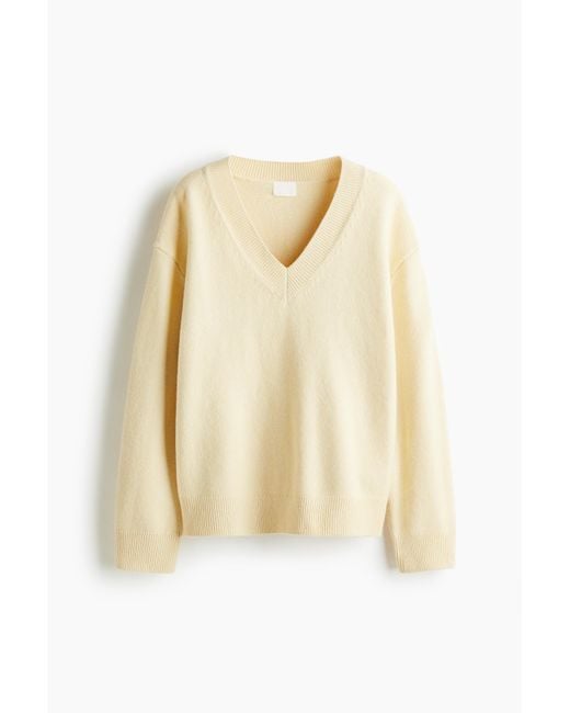 H&M Natural Oversize-Pullover mit V-Ausschnitt