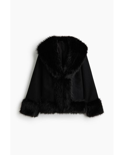 H&M Black Jacke mit flauschigen Abschlüssen