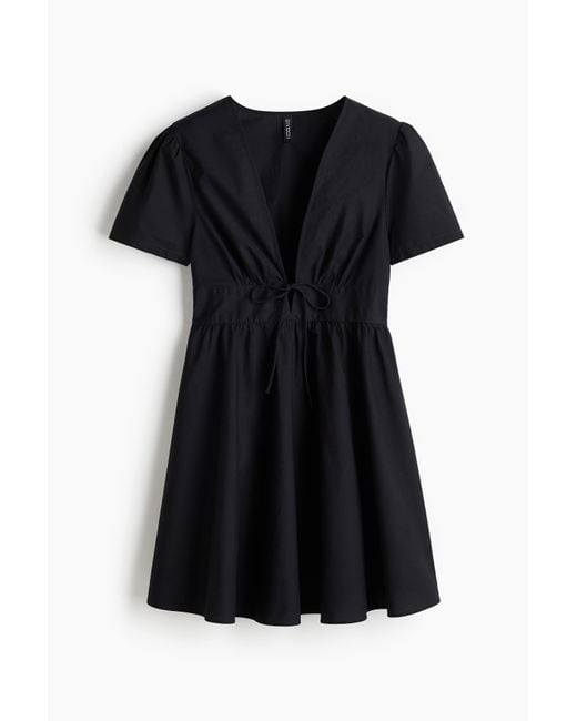 H&M Black Kleid aus Baumwollpopeline mit V-Ausschnitt