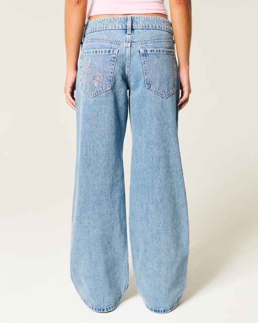 Hollister Blue Low Rise Baggy-Jeans in mittlerer Waschung mit bestickten Früchten