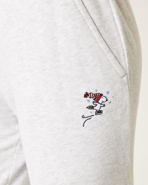 Hollister White Jogginghose in Straight Fit mit Snoopy-Grafik