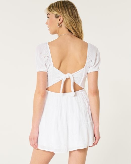 Hollister White Skort-Kleid mit Twist-Element auf der Brust und Schnürung am Rücken