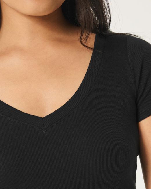Hollister Black Geripptes T-Shirt mit V-Ausschnitt